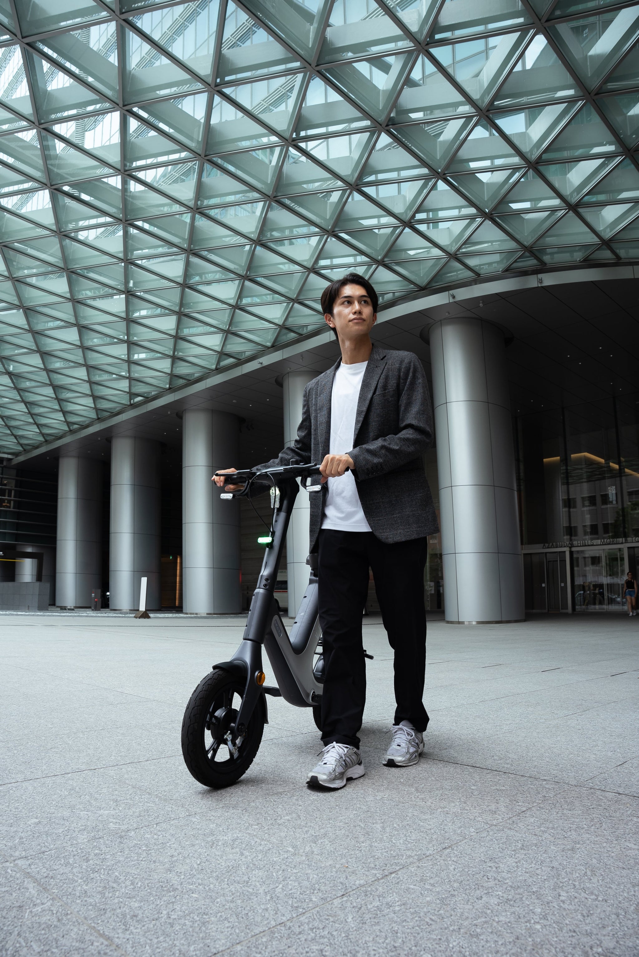 Instagramの投稿：スマートな通勤の新常識、SPARK 💼